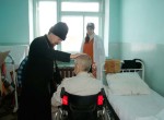 Подарки в больницы. Социальное служение братии обители